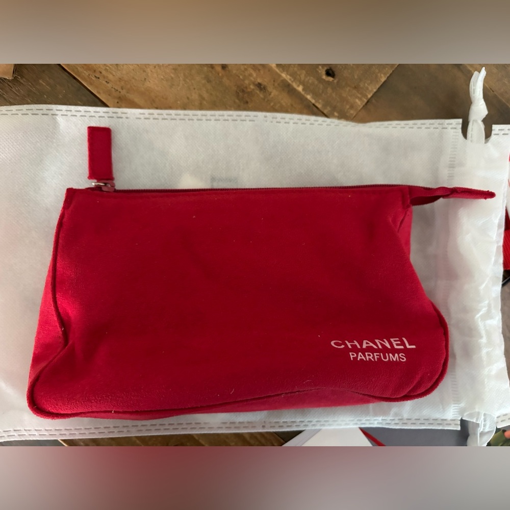 Chanel Red Cosmetics pouch - Picture 3 of 3